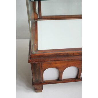 乳白色ガラスのショーケース　G276 