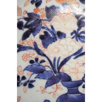 古伊万里染錦花籠文髭皿　P075 