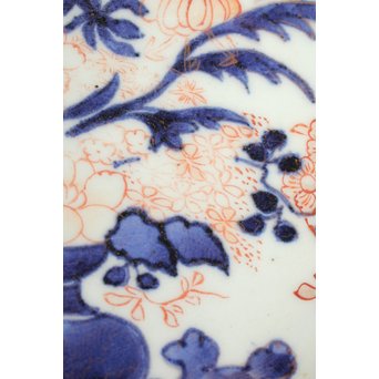 古伊万里染錦花籠文髭皿　P075 