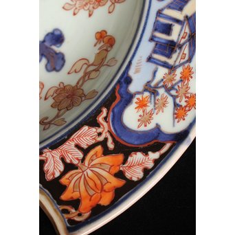 古伊万里染錦花籠文髭皿　P075 