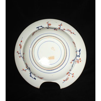 古伊万里染錦花籠文髭皿　P075 