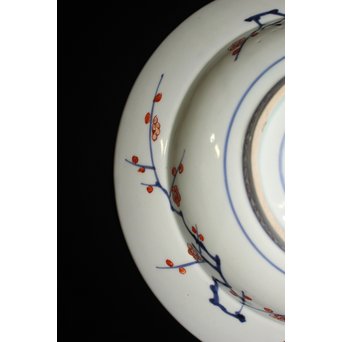 古伊万里染錦花籠文髭皿　P075 