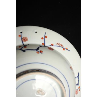 古伊万里染錦花籠文髭皿　P075 