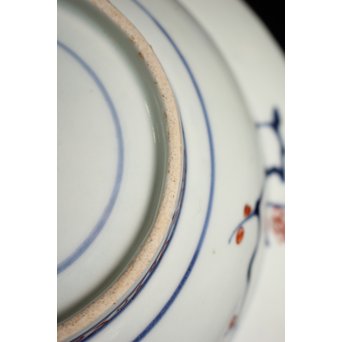 古伊万里染錦花籠文髭皿　P075 