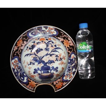 古伊万里染錦花籠文髭皿　P075 