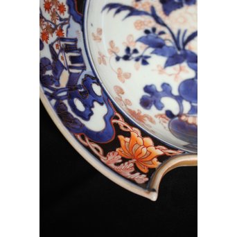 古伊万里染錦花籠文髭皿　P075 