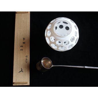 表千家即中斎箱 中川浄益作 南鐐銀柄杓　M065 エルメスの花瓶を水指に見立て　合わせてみました