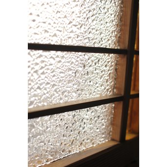 黄色ガラスの白木雪隠戸　GD1191 