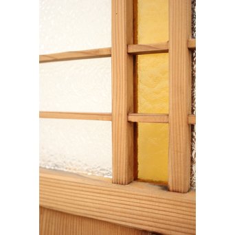 黄色ガラスの白木雪隠戸　GD1191 