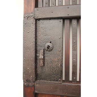 鉄金具の総欅格子蔵戸　W937 