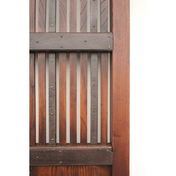 鉄金具の総欅格子蔵戸　W937 