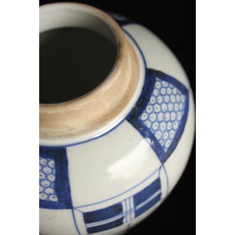 古伊万里 染付市松文茶壷　P082 