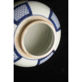 古伊万里 染付市松文茶壷　P082 