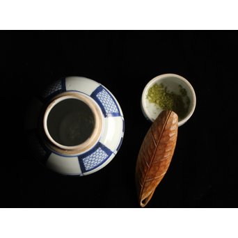 古伊万里 染付市松文茶壷　P082