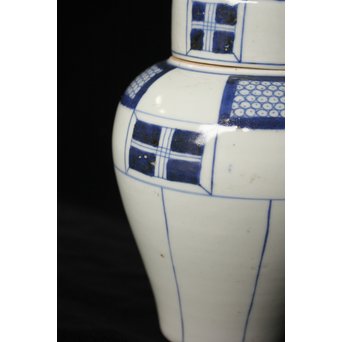 古伊万里 染付市松文茶壷　P082 