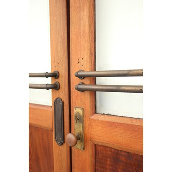 真鍮引手 欅と堅木の重厚観音開ドア 2枚1組　GD1194Y 