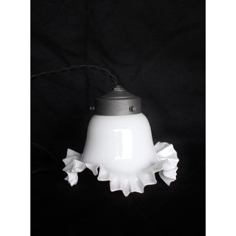 乳白色小型ひらひら電笠　A1901