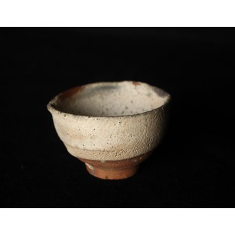 桃山唐津 藁灰釉ぐい呑み　P084 