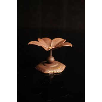 宗完箱 突羽根金象嵌鉄蓋置　M077 