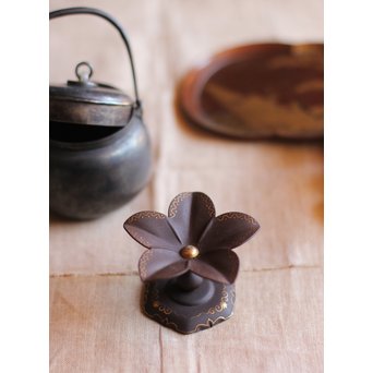 宗完箱 突羽根金象嵌鉄蓋置　M077 