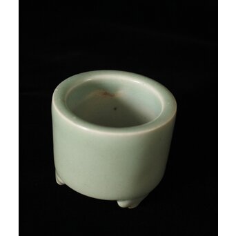 鍋島青磁 三脚香炉　P093 