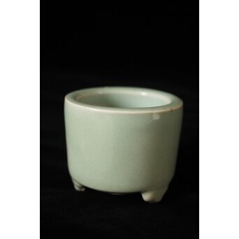 鍋島青磁 三脚香炉　P093 