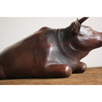 島田美晴 玉楠彫 木彫臥牛　X094 