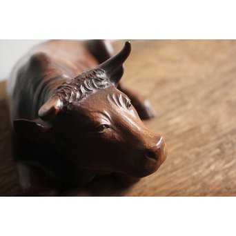 島田美晴 玉楠彫 木彫臥牛　X094 