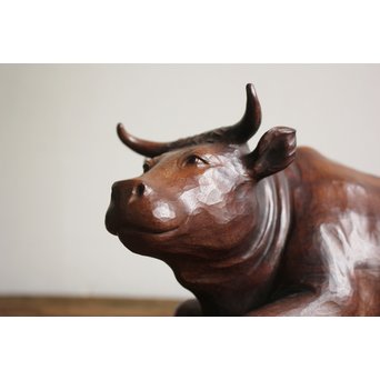 島田美晴 玉楠彫 木彫臥牛　X094 