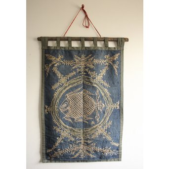 武樋貞波留 染繊/染物 潮染魚紋壁掛　U054