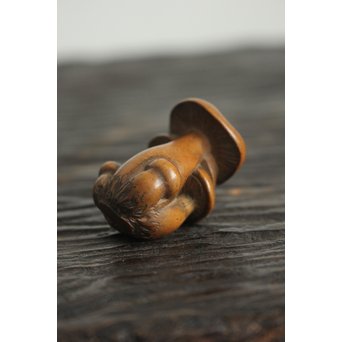 伊勢の正直 茸黄楊根付　X106 