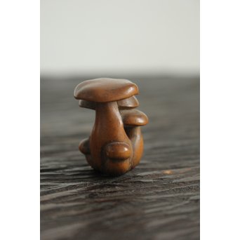 伊勢の正直 茸黄楊根付　X106 