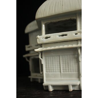 古伊万里 白磁家型香炉/置物　P120 