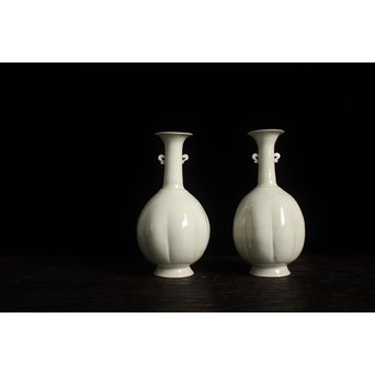 川瀬竹志 白磁瓜型花生 一対　P123 