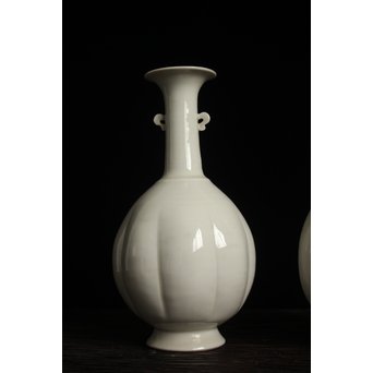 川瀬竹志 白磁瓜型花生 一対　P123 