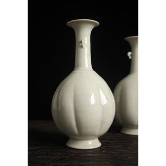 川瀬竹志 白磁瓜型花生 一対　P123 