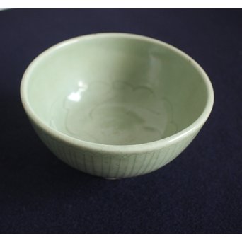 龍泉窯青磁茶碗 / 秀衡塗時代天目台　P132 