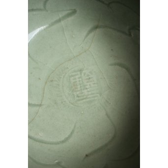 龍泉窯青磁茶碗 / 秀衡塗時代天目台　P132 