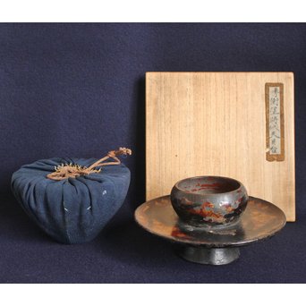 龍泉窯青磁茶碗 / 秀衡塗時代天目台　P132 