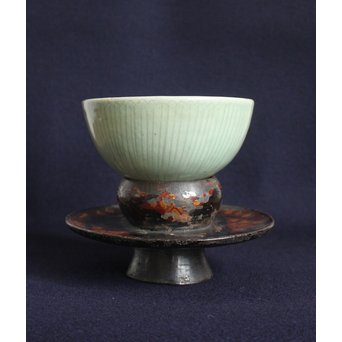 龍泉窯青磁茶碗 / 秀衡塗時代天目台　P132 