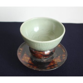 龍泉窯青磁茶碗 / 秀衡塗時代天目台　P132 