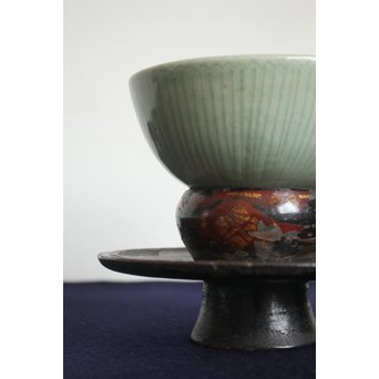 龍泉窯青磁茶碗 / 秀衡塗時代天目台　P132 