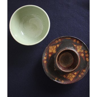 龍泉窯青磁茶碗 / 秀衡塗時代天目台　P132 