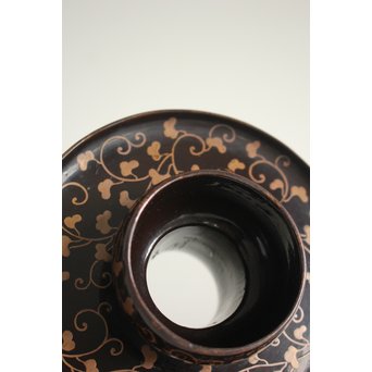 唐草蒔絵の天目台　Q053 