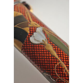 池田泰真 金唐革製 煙草入 泰真蒔絵筒/彫金四君子緒締/神仏目貫　Q056 