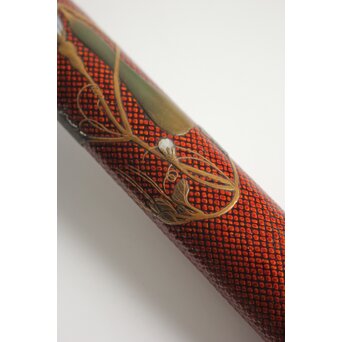 池田泰真 金唐革製 煙草入 泰真蒔絵筒/彫金四君子緒締/神仏目貫　Q056 