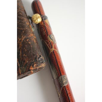 池田泰真 金唐革製 煙草入 泰真蒔絵筒/彫金四君子緒締/神仏目貫　Q056 