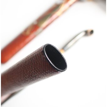 池田泰真 金唐革製 煙草入 泰真蒔絵筒/彫金四君子緒締/神仏目貫　Q056 