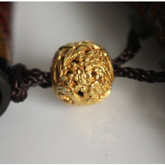 池田泰真 金唐革製 煙草入 泰真蒔絵筒/彫金四君子緒締/神仏目貫　Q056 