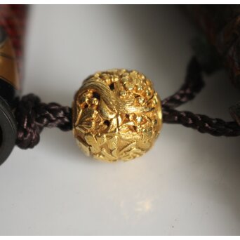 池田泰真 金唐革製 煙草入 泰真蒔絵筒/彫金四君子緒締/神仏目貫　Q056 